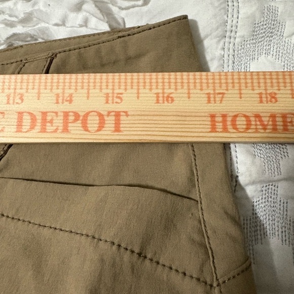 Woman’s Athleta Nylon Tan Cargo Pants. 
Zipper, snap waist and drawstring. - Picture 10 of 16
